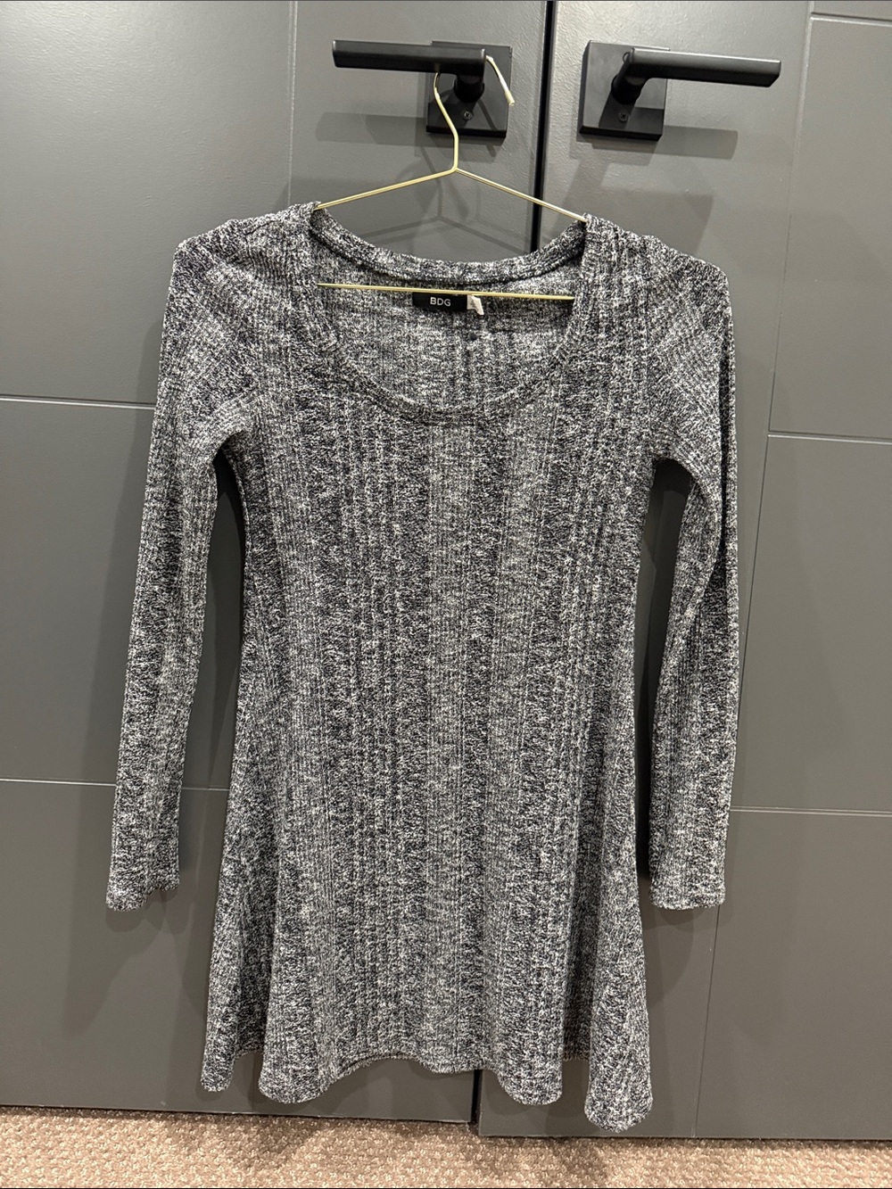 Black and White Ribbed Long-Sleeve